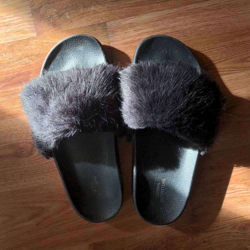 Urban Outfitters Black Fuzzy Slippers/Slides